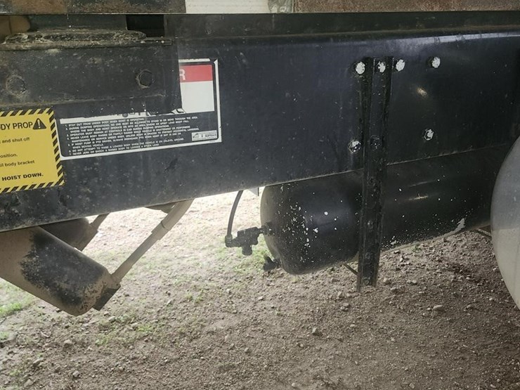 1999-peterbilt-385-image-13