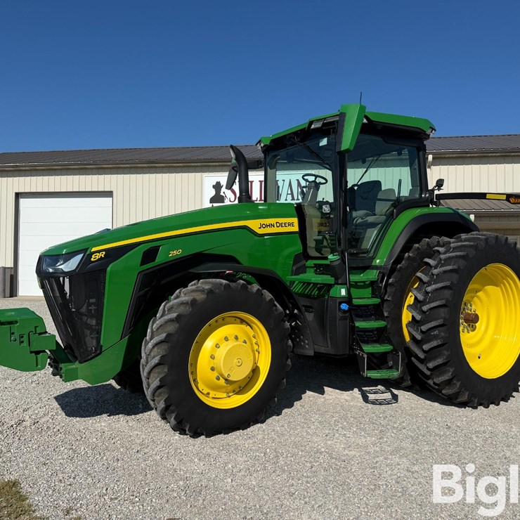 2025 JOHN DEERE 8R 250