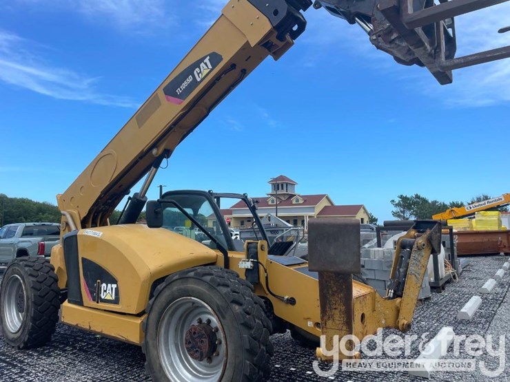 2017-caterpillar-tl1055d-image-1