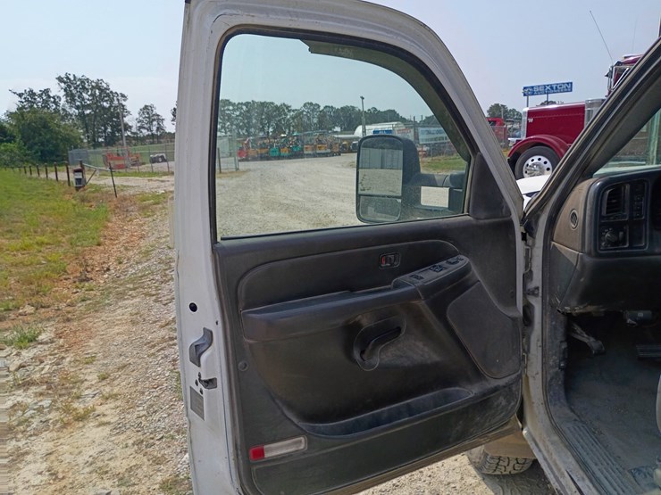 2006-chevrolet-silverado-3500-image-28