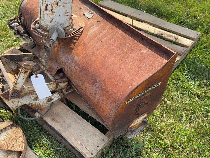 cub-cadet-qa-42-snow-blower-image-17