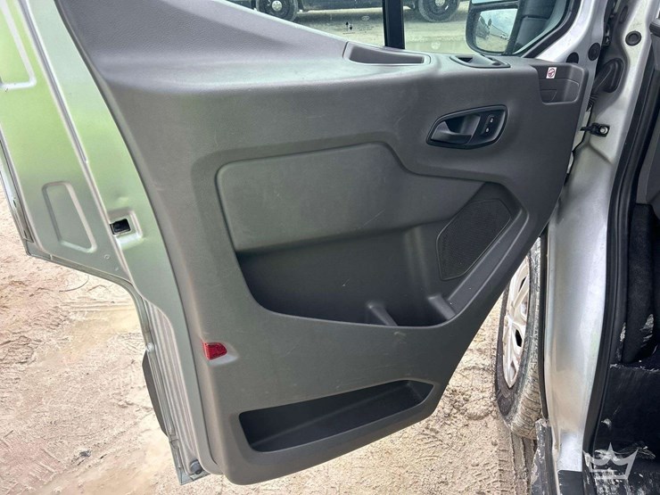 2020-ford-transit-image-19