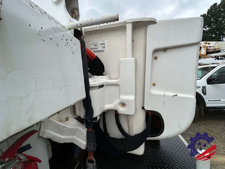 2016-ram-5500-bucket-truck-image-38