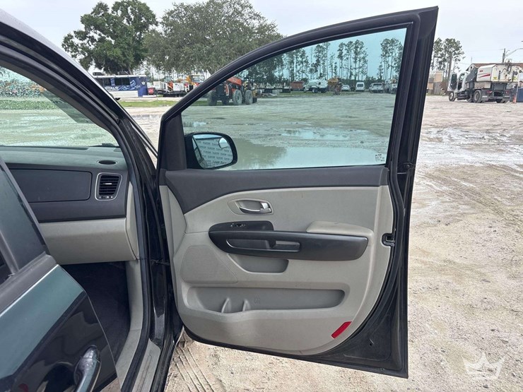 2017-kia-sedona-image-21