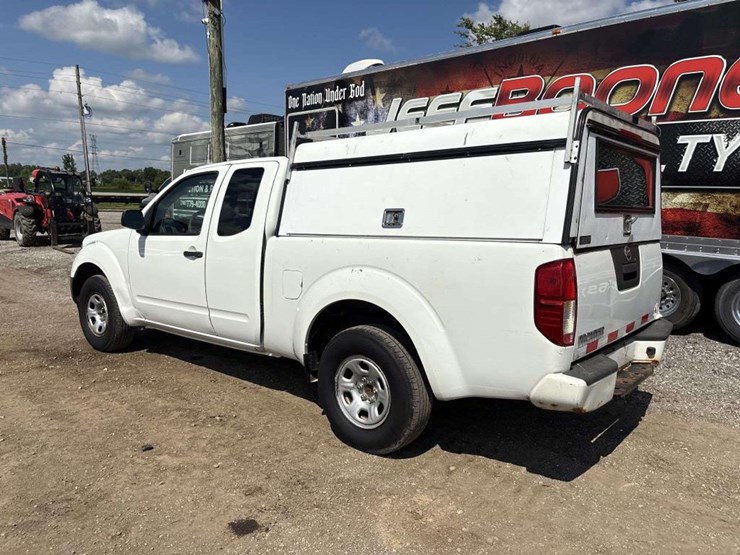 2017-nissan-frontier-image-2