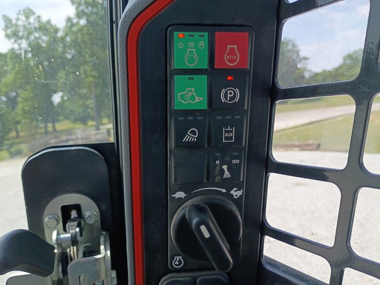 2023-bobcat-t76-image-37