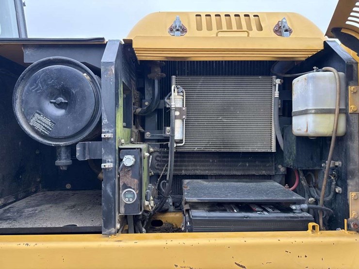 deere-200c-lc-image-16