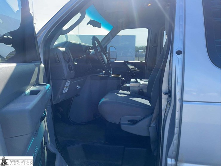 2011-ford-cargo-image-11