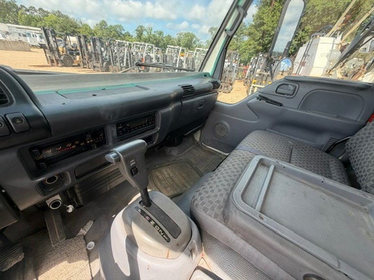 2007-isuzu-npr-image-54