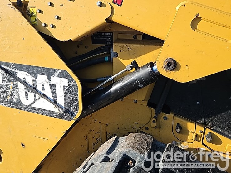 2016-caterpillar-299d2-xhp-image-11