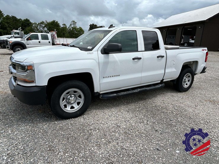 2018-chevrolet-silverado-pickup-truck-image-1