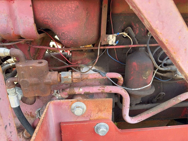 farmall-340-gas-with-loader-image-23
