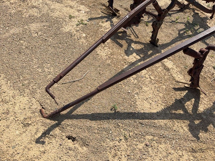 international-harvester-221-mounted-cultivator-image-4