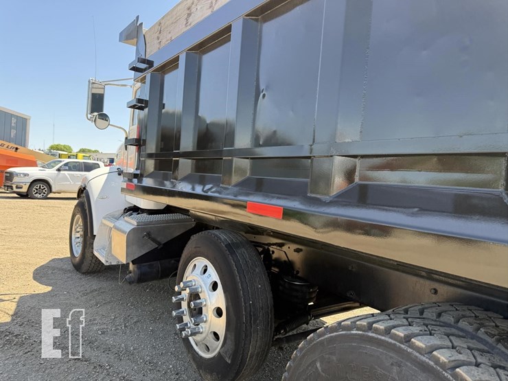 2005-peterbilt-335-image-13