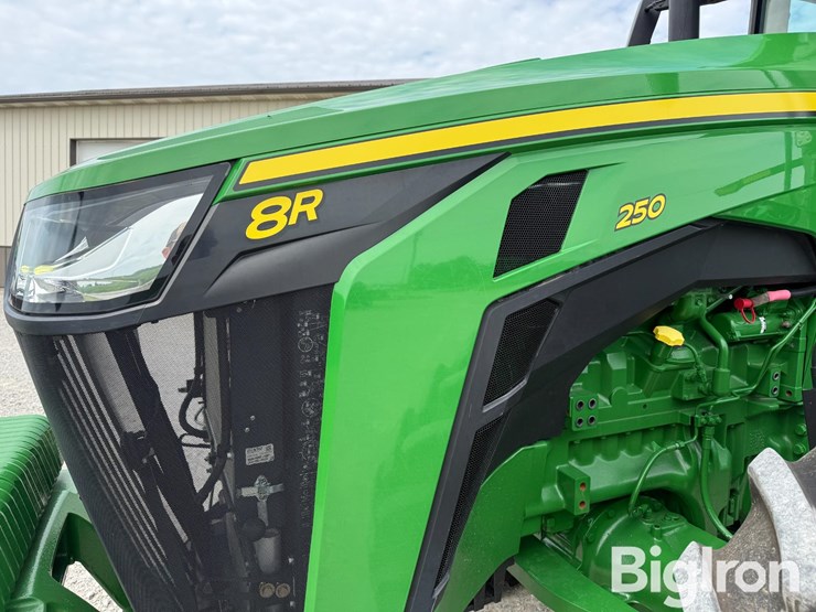 2025-john-deere-8r-250-image-10