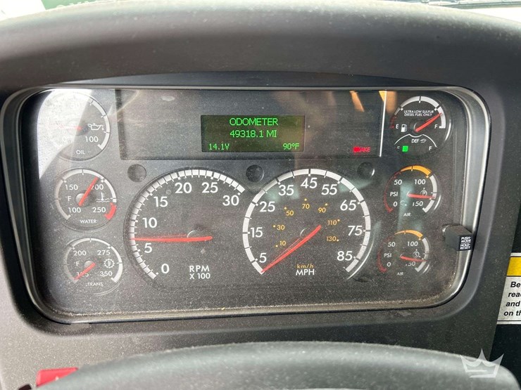 2019-freightliner-m2-106-image-45