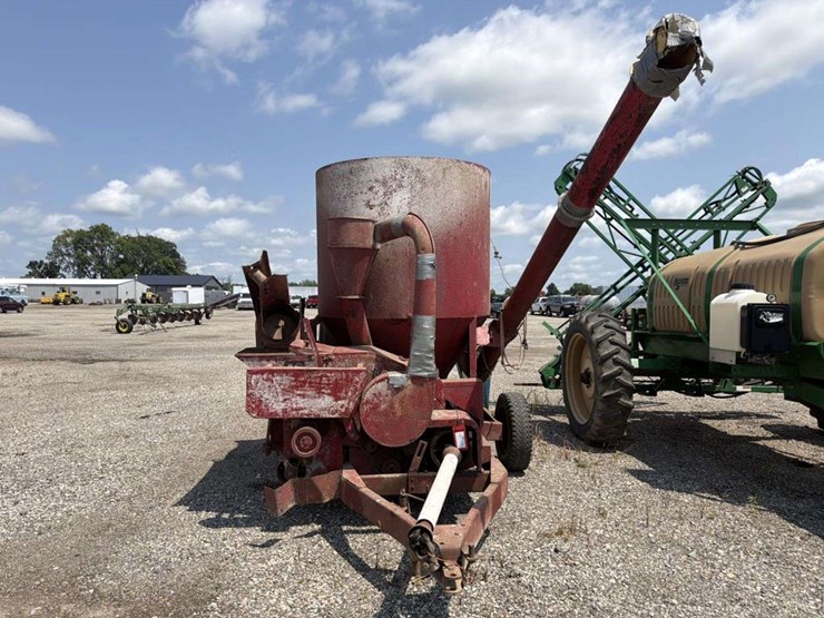 1966-farmhand-feed-grinder-with-corn-sheller-image-7