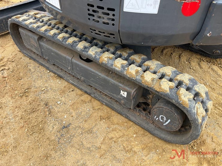 case-cx26c-mini-excavator-image-9
