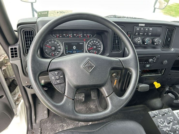 2019-international-mv607-image-10
