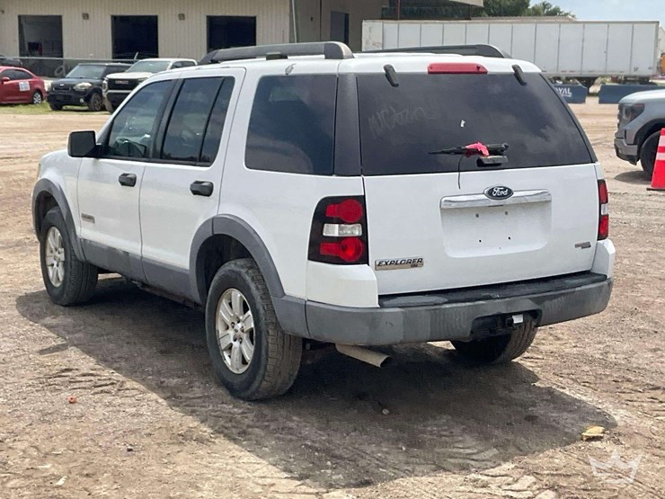 2006-ford-explorer-image-4