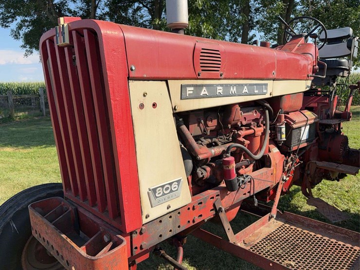 farmall-806-diesel-image-11