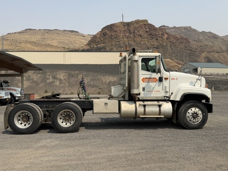 2004-international-5500i-t/a-truck-tractor-image-6