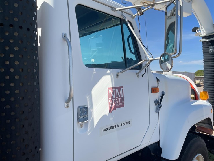 2005-vactor-2100-image-44