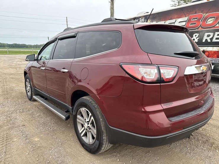 2015-chevrolet-traverse-image-2