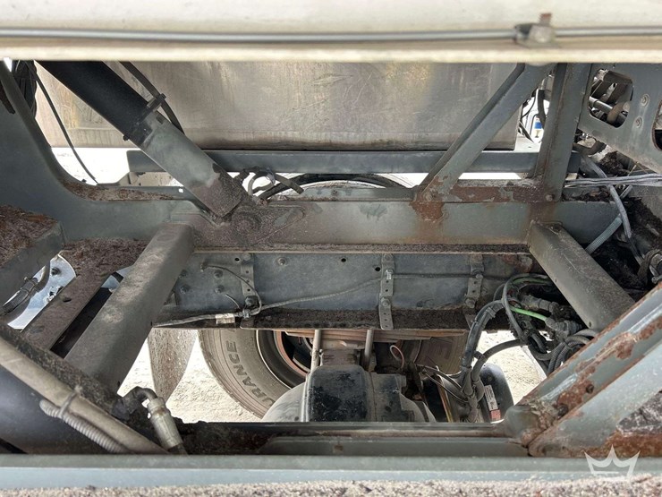 2019-freightliner-m2-106-image-19
