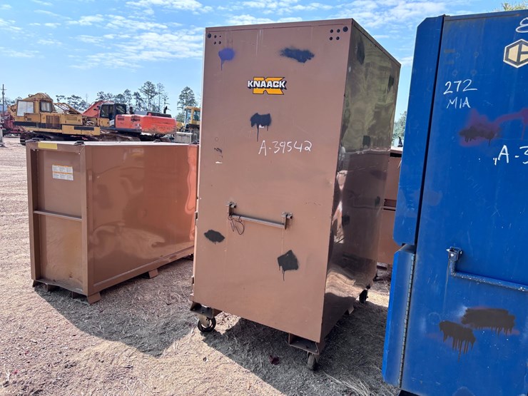 #5101-•-knaack-jobsite-boxes-with-miscellaneous-items-image-3