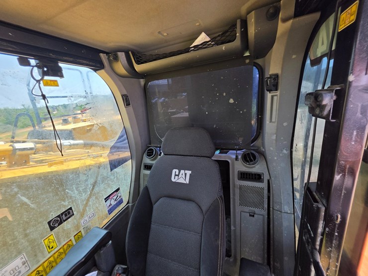 2023-caterpillar-374-image-33