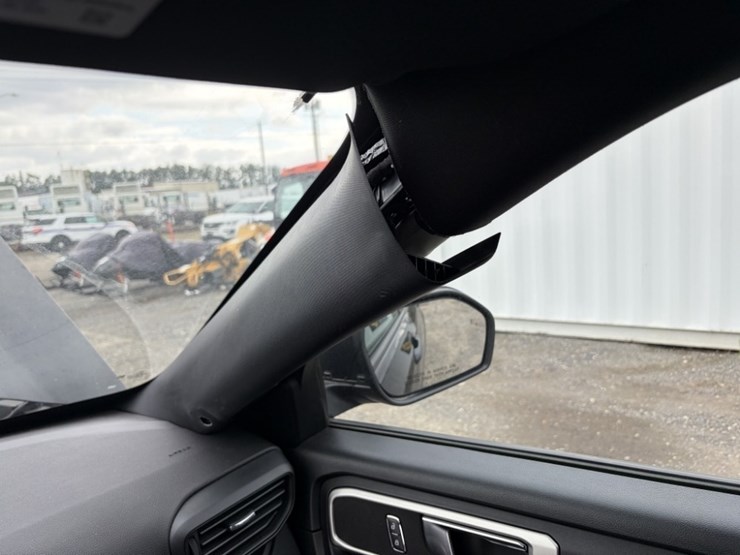 2020-ford-explorer-image-36