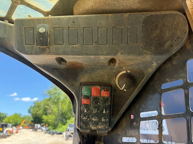 2021-deere-317g-image-20