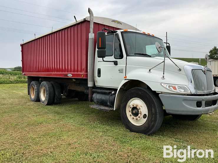 2002-international-durastar-4400-image-3