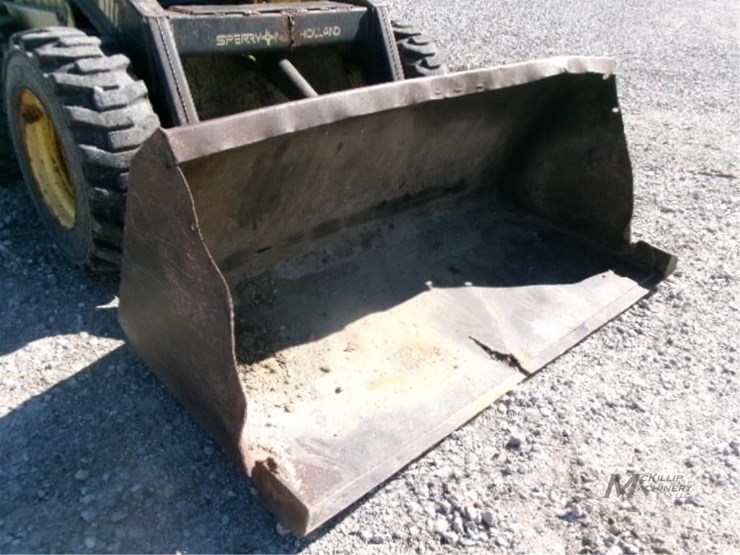 new-holland-l555-image-4