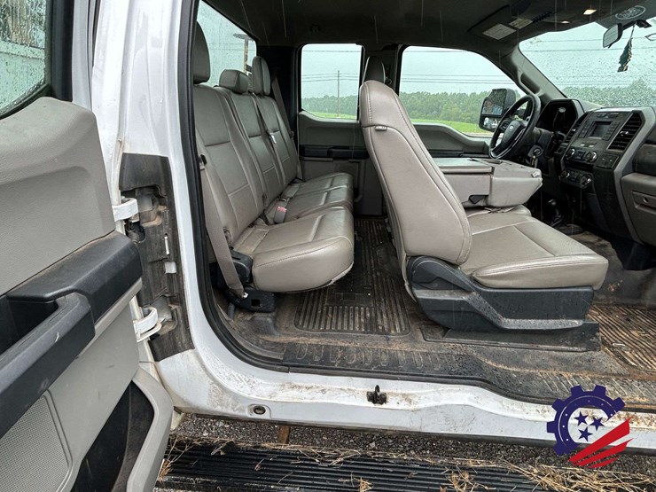 2017-ford-f550-xl-image-31