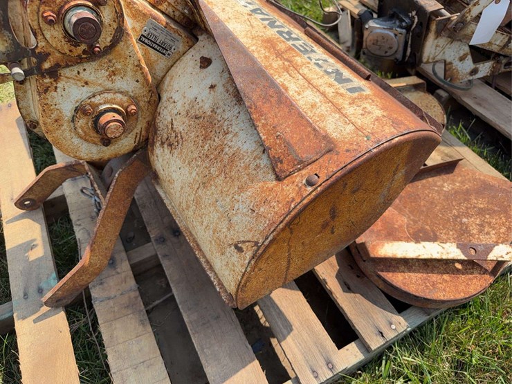 cub-cadet-rear-mounted-tiller-image-15
