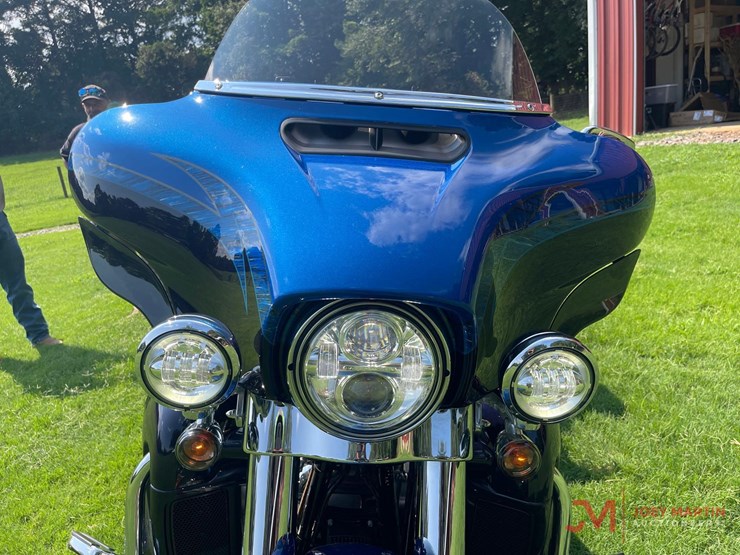 2014-harley-davidson-cvo-limited-mt.-rushmore-project-image-24