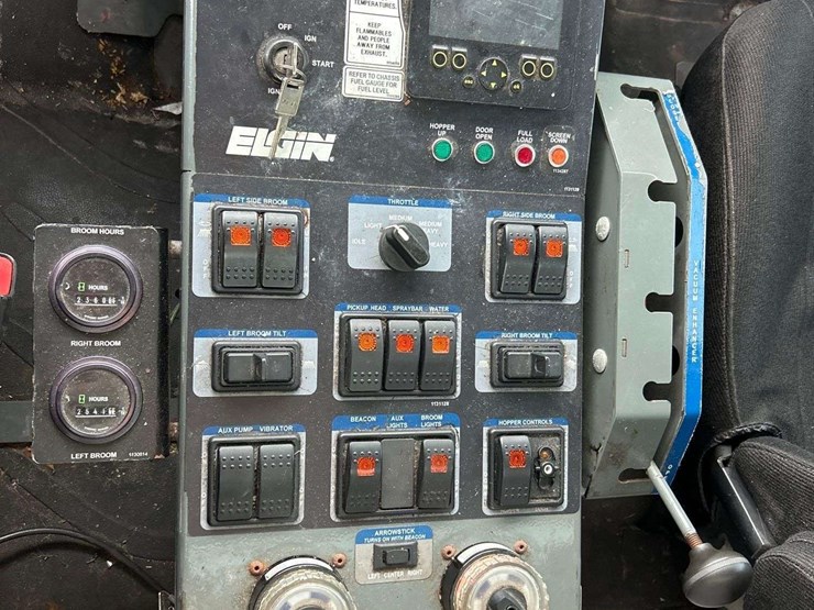 2019-freightliner-m2-106-image-50