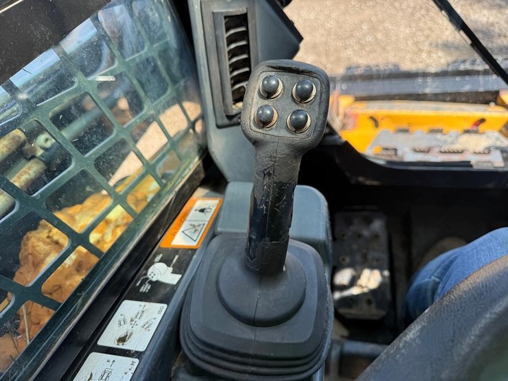 2013-deere-333e-image-26