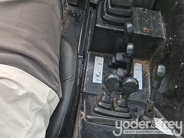 2017-jcb-510-56-image-24