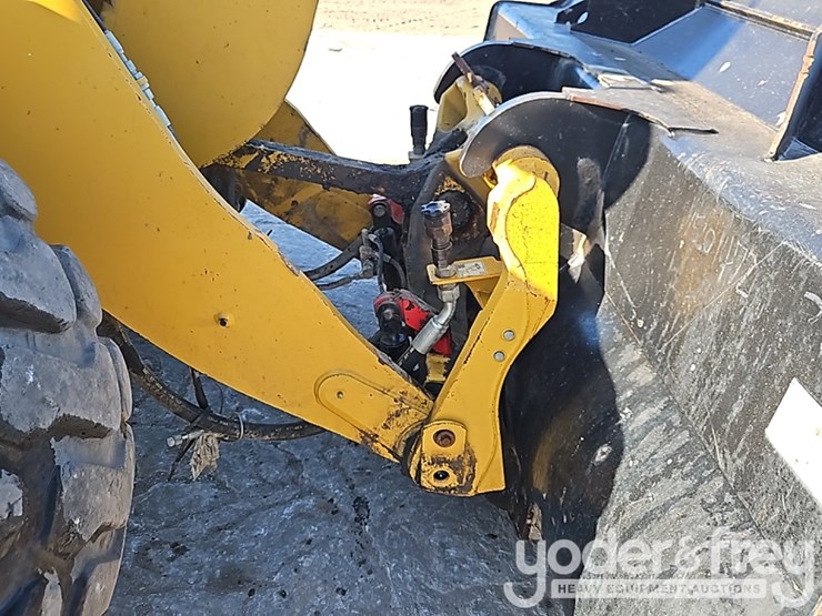 2021-caterpillar-926m-image-12