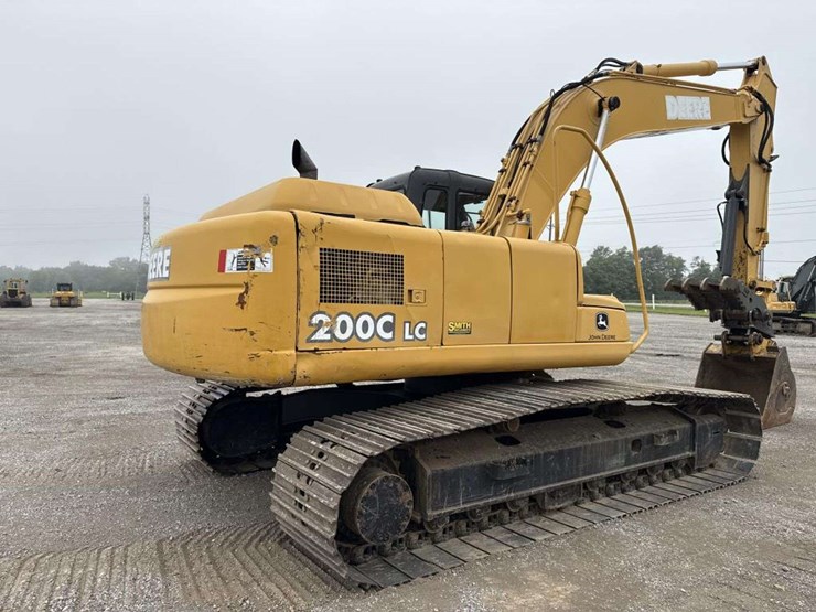 deere-200c-lc-image-4