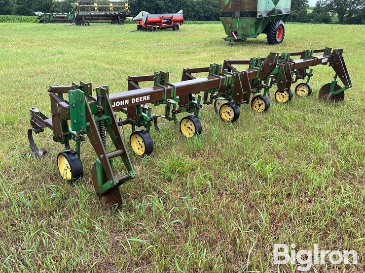 john-deere-825-image-3