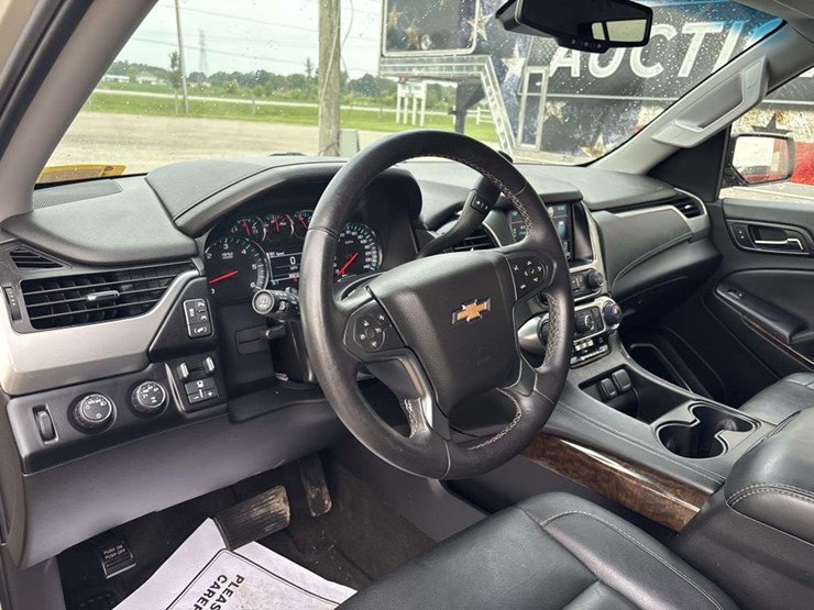 2016-chevrolet-suburban-image-20