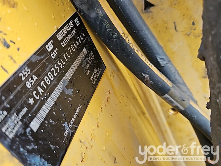 2025-caterpillar-255-image-32