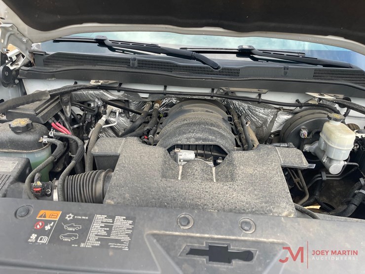 2015-chevrolet-silverado-1500-pickup-truck-image-14