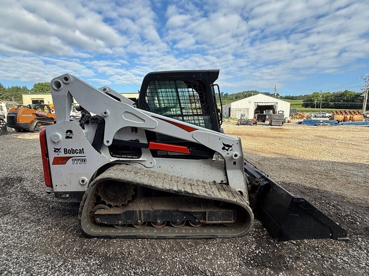 2022-bobcat-t770-image-5