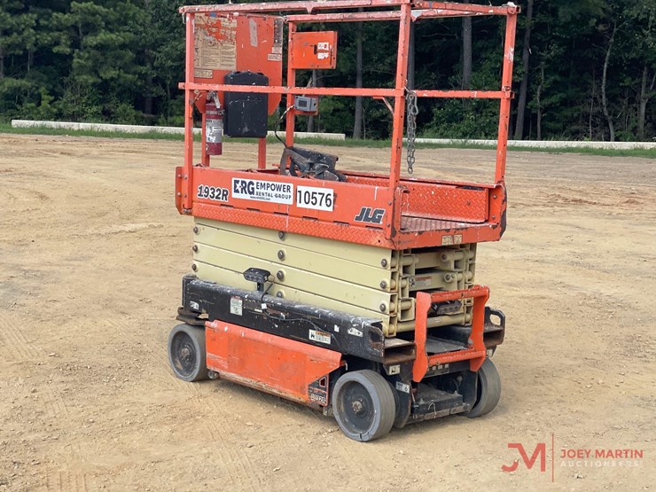 2017-jlg-1932r-image-1