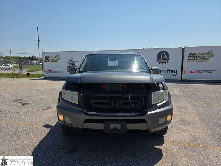 2010-honda-ridgeline-image-2